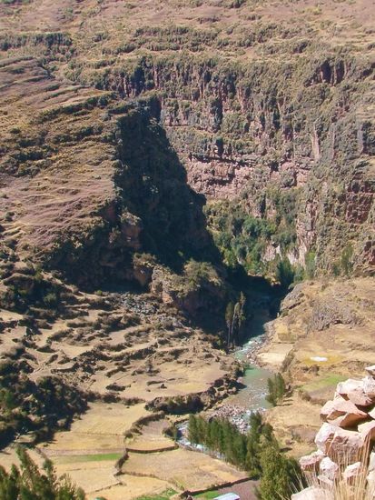 Tief unten im Tal höre ich den Fluss rauschen.