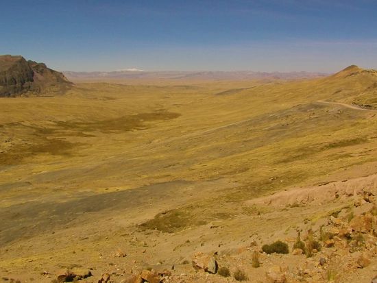Sie bietet einen weiten Blick auf das vor mir liegende Tal.