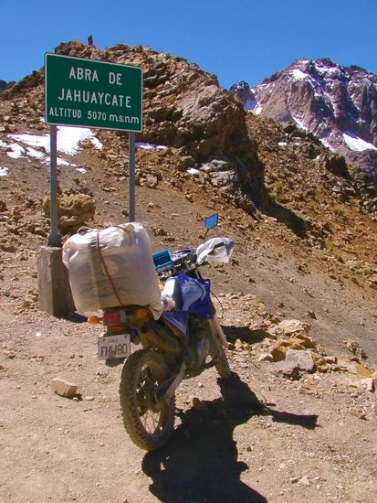 Zuerst geht es hinauf auf den Pass.