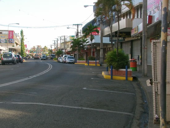 Nadi erscheint mir mehr als ein grosses Dorf, mit etwas Stadtcharakter im Zentrum.