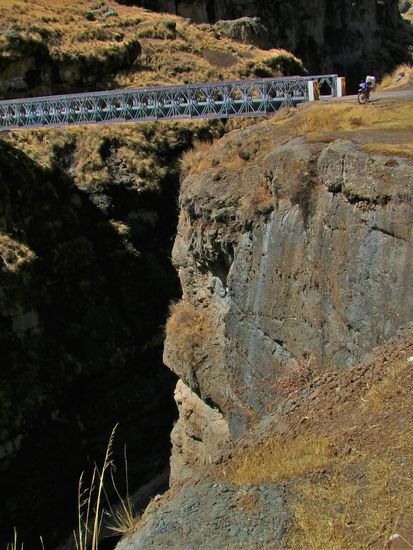 Dann die erste Brücke.