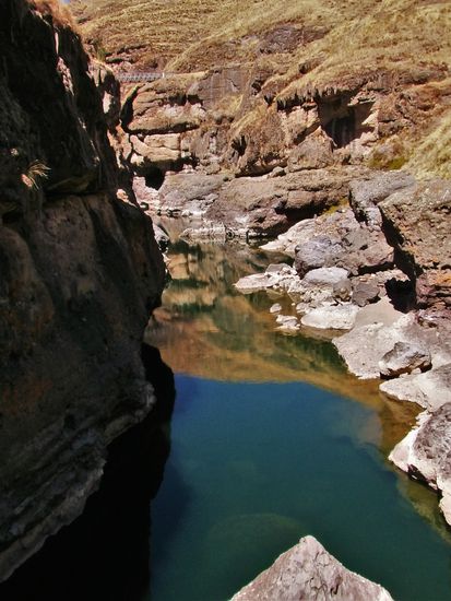 Das Wasser ist glasklar.