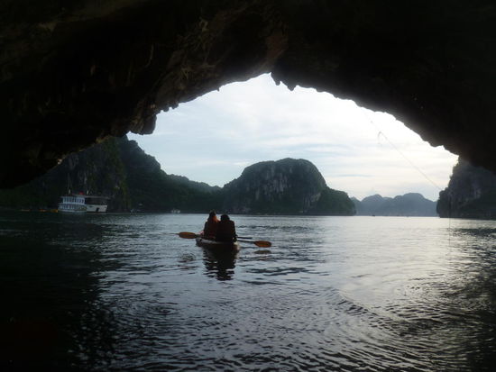 kleine Höhle in der Bucht
