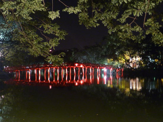 Die Brücke auf dem Hoan Kiem See