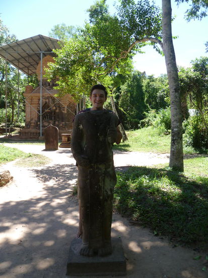 und kopflose Statuen