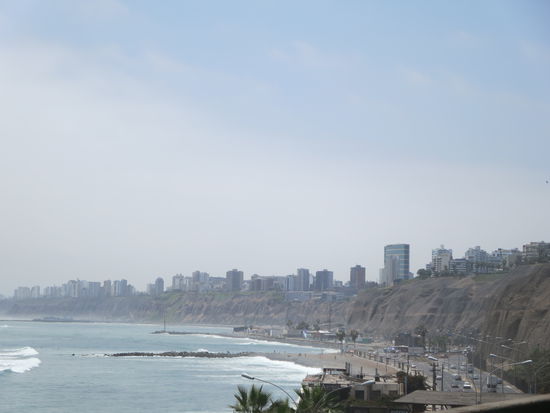 Blick auf die Hochhäuser der Steilküste