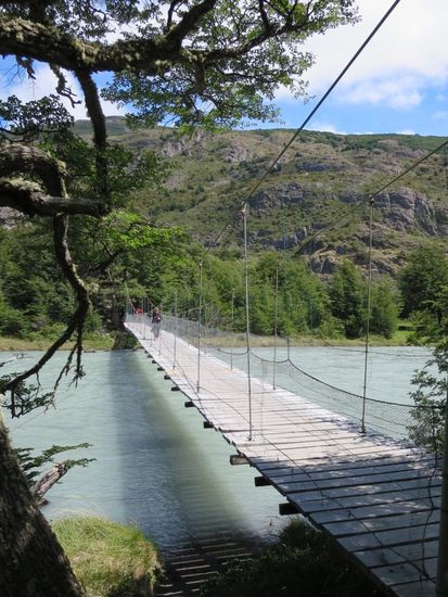 Max. 6 Personen auf durften auf die Brücke - so wie die geschwankt hat, war das auch besser!
