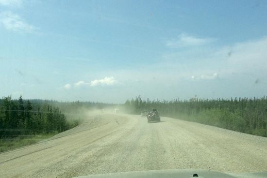 Fahrt mit Pilot Car in der Baustelle