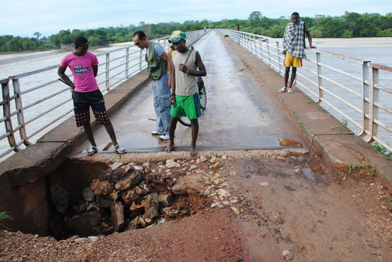 Brücke am Tsiribihina River
