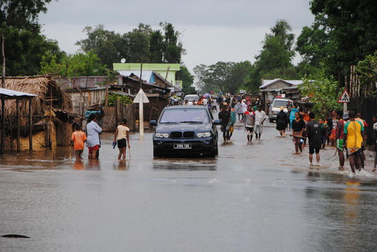Kurz vor Morondava wird es nass