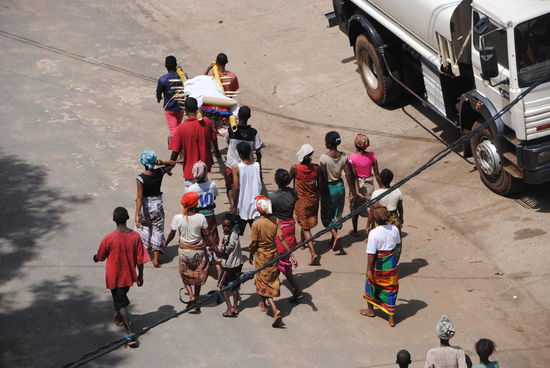 Leiche mit Party und Gesang