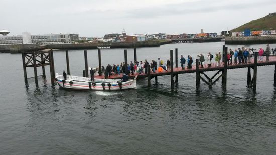Das sind die Boote mit denen man vom Schiff abgeholt und wieder zurueck gebracht wird.