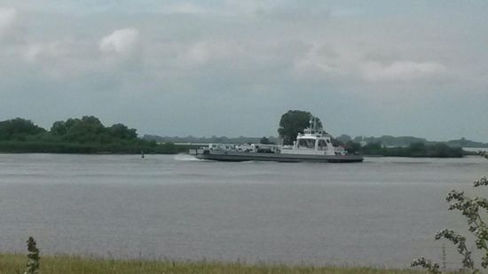 Die Fähren von Glückstadt über die Elbe.