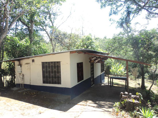 Kleines Häuschen bei Amistad Institute