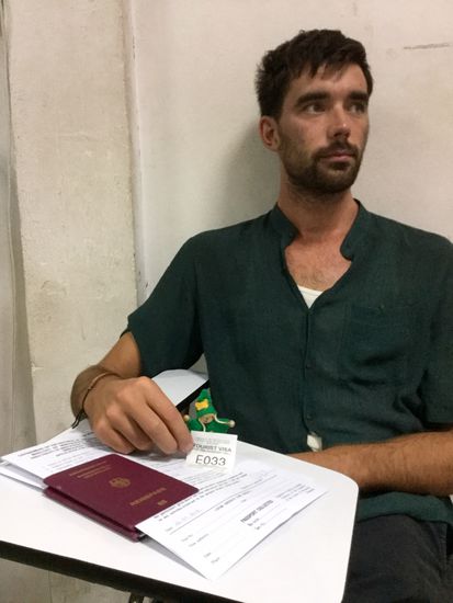 bei der Botschaft von Myanmar