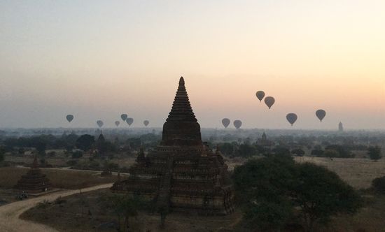 Sonnenaufgang von der Shwesandaw Pagode aus