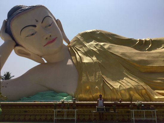 zweitgrößter liegender Buddha der Welt