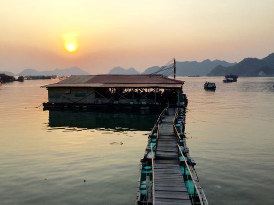 Abendbrot in einem schwimmenden Restaurant