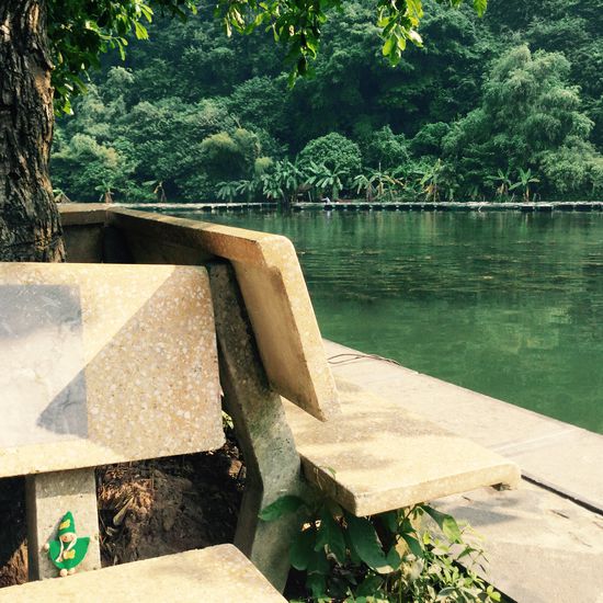 Reisewichtel im Garten vom Tranh An Tempel