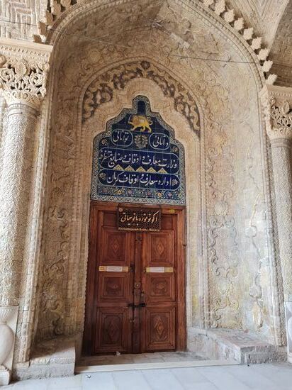 Wunderschöne Tür mit Bogen im Bazar