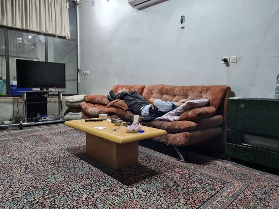 Herrlich normal. Vaddern schläft aufe Couch