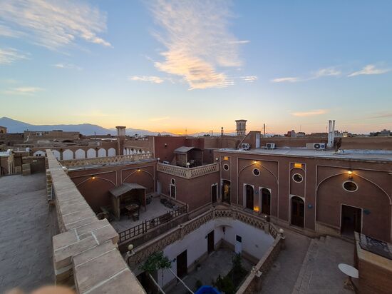 Blick vom Dach ins Hostel