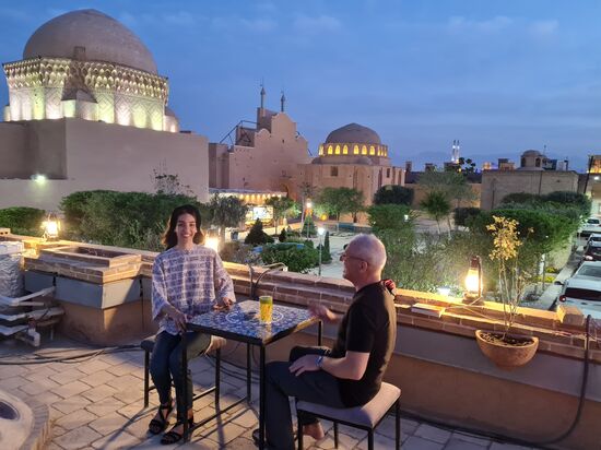 Chiarr Sakanjabi in charmanter Gesellschaft