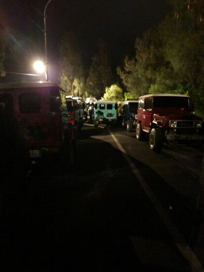 Etwa 200 Jeeps allein am Seruni