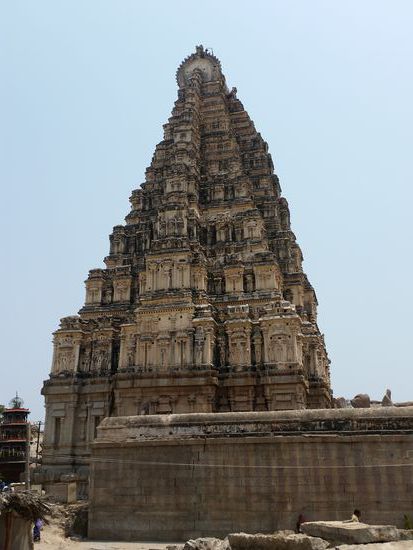 Von affen bevölkert,der haupt tempel von hampi basar