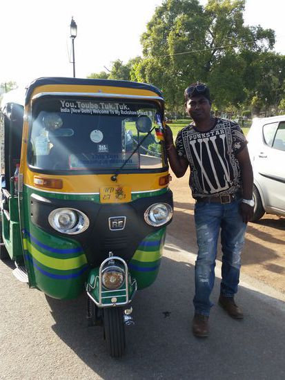 Mein schwer sympathischer rikscha fahrer zum dehli gate