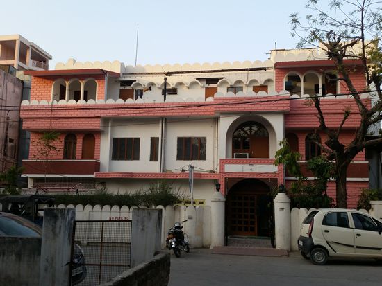 Mein Hotel Jwala Niketan,oben links Hose,buxe&amp;Socken,frisch gewaschen(selbst!) trocknend