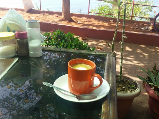 1. richtig guter cortado, entdeckt im coffee temple,80 rupies,einszwanzich