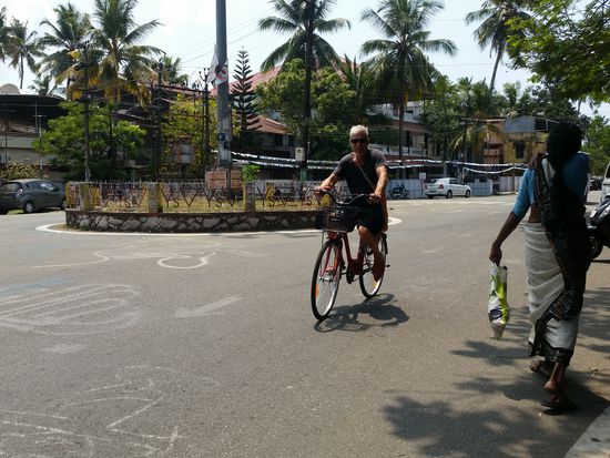 Der Autor mit seinem magentafarbenen bike im Ulle-Stil
