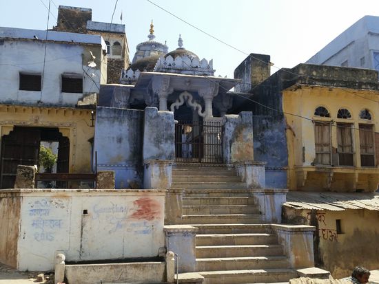 Kleiner innerstädtischer Tempel