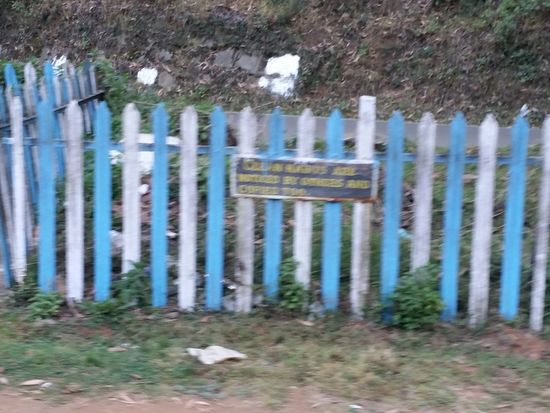 Leider unscharfes Bild eines bemerkenswerten Hinweisschilds