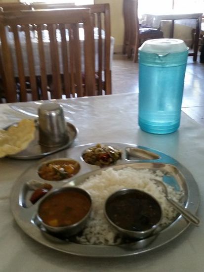 Mein Thali im Bahnhofsrestaurant von Ooty
