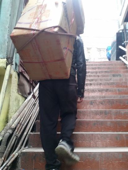 Ein hier gängiger Beruf...Lastenträger