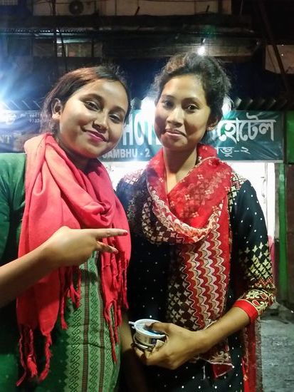 Diese beiden kecken indischen Grazien laden mich doch tatsächlich auf ein Eis ein...ich lehne dankend ab