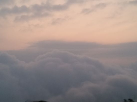 Dicke Wolkenpakete zeigen sich und sorgen beim Autor für Pessimismus