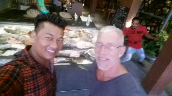 Lauern auf Fisch 2.0
Coole location,hipper Ober,gute Beratung und Auswahl: "italian house" ,north cliff