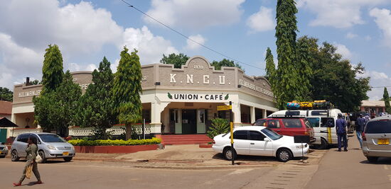 Fancy Lifestyle Resto für internationale Traveller,servieren Avokado-Schnittchen und europäische Delikatessen wie Cornflakes,hippe Sandwiches und Smoothies