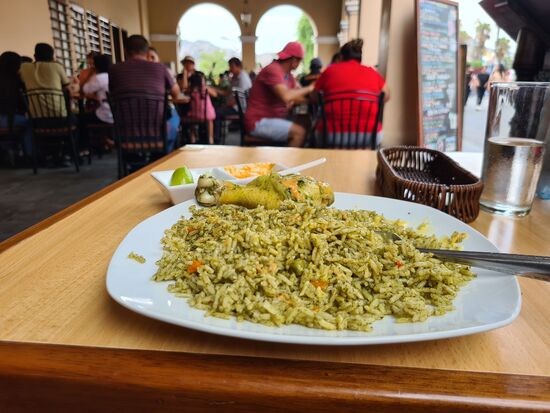 Touri Futterstelle nähe Plaza Major, Reis mit Huhn 4€