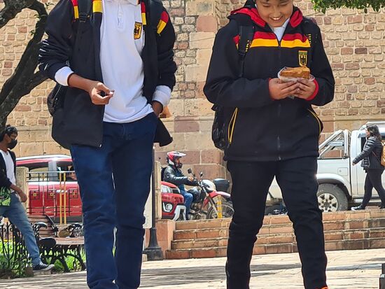 Schüler der berühmten dt Schule Sucre