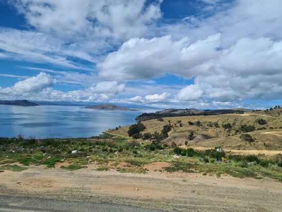 Der Titicaca begrüßt in seiner ganzen Schönheit