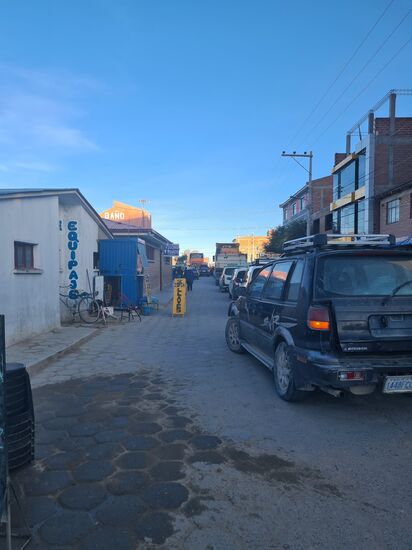 Uyuni empfängt mit eisigen Temperaturen. Aber wolkenlos