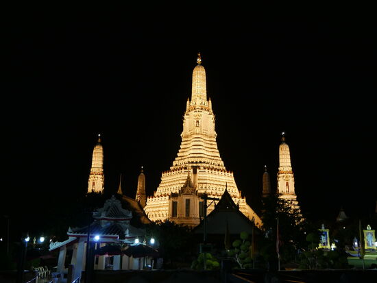Wat Arun by night