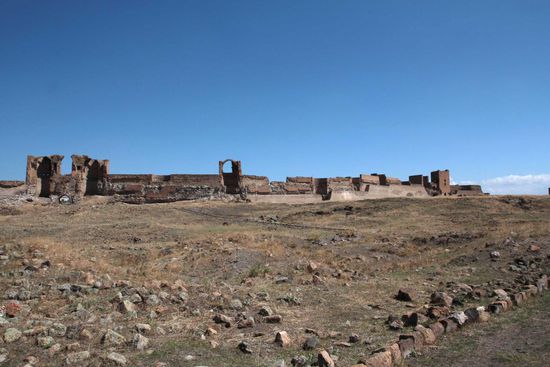 Doppelreihige Stadtmauer von Ani