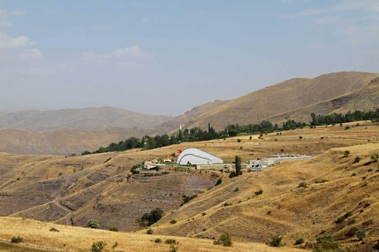 Das Baksi-Museum in der kargen anatolischen Landschaft