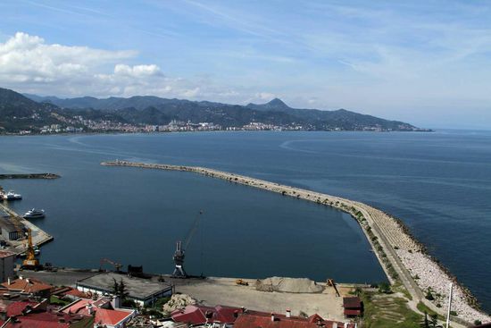 Aussicht vom Burgberg auf den Hafen von Giresun