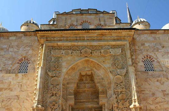 Sarayburnu Moschee - reich verziertes Eingangsportal